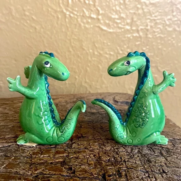 SOLD DO NOT BUY 🦖Rare🦖Vintage Dinosaur Salt & Pepper Shakers - Picture 3 of 8